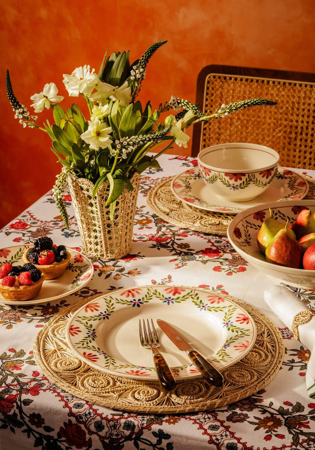 Camilla Green Garland Dinner Plates Hand-Painted Portuguese Set of 4