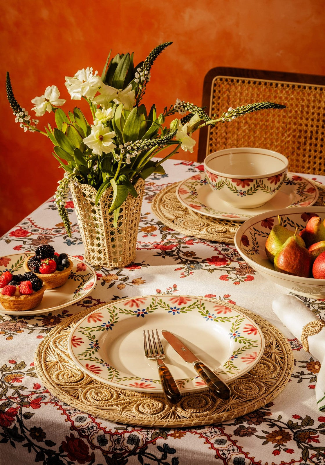 Camilla Green Garland Dinner Plates Hand-Painted Portuguese Set of 4